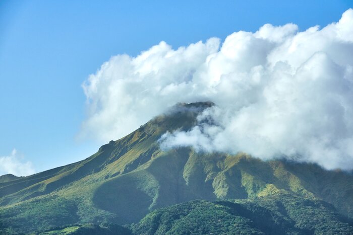 Ausblick: Montagne Pelee Berg in den Wolken (© Martiniquais Tourism Committee, Haughton, www.martiniquetourisme.com)